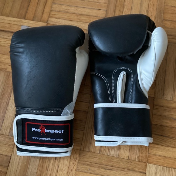 Leather Pro Impact Black and White Boxing Gloves New 12 oz - Picture 3 of 3